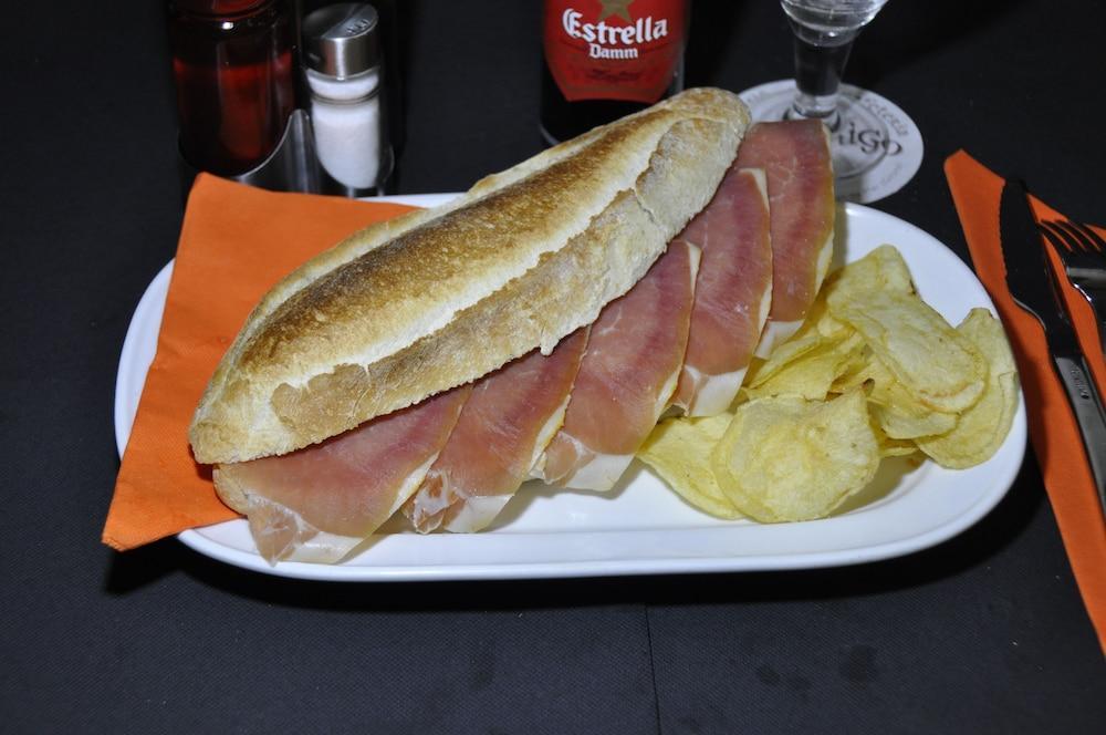 - El Amigo Gasthuis Lloret de Mar